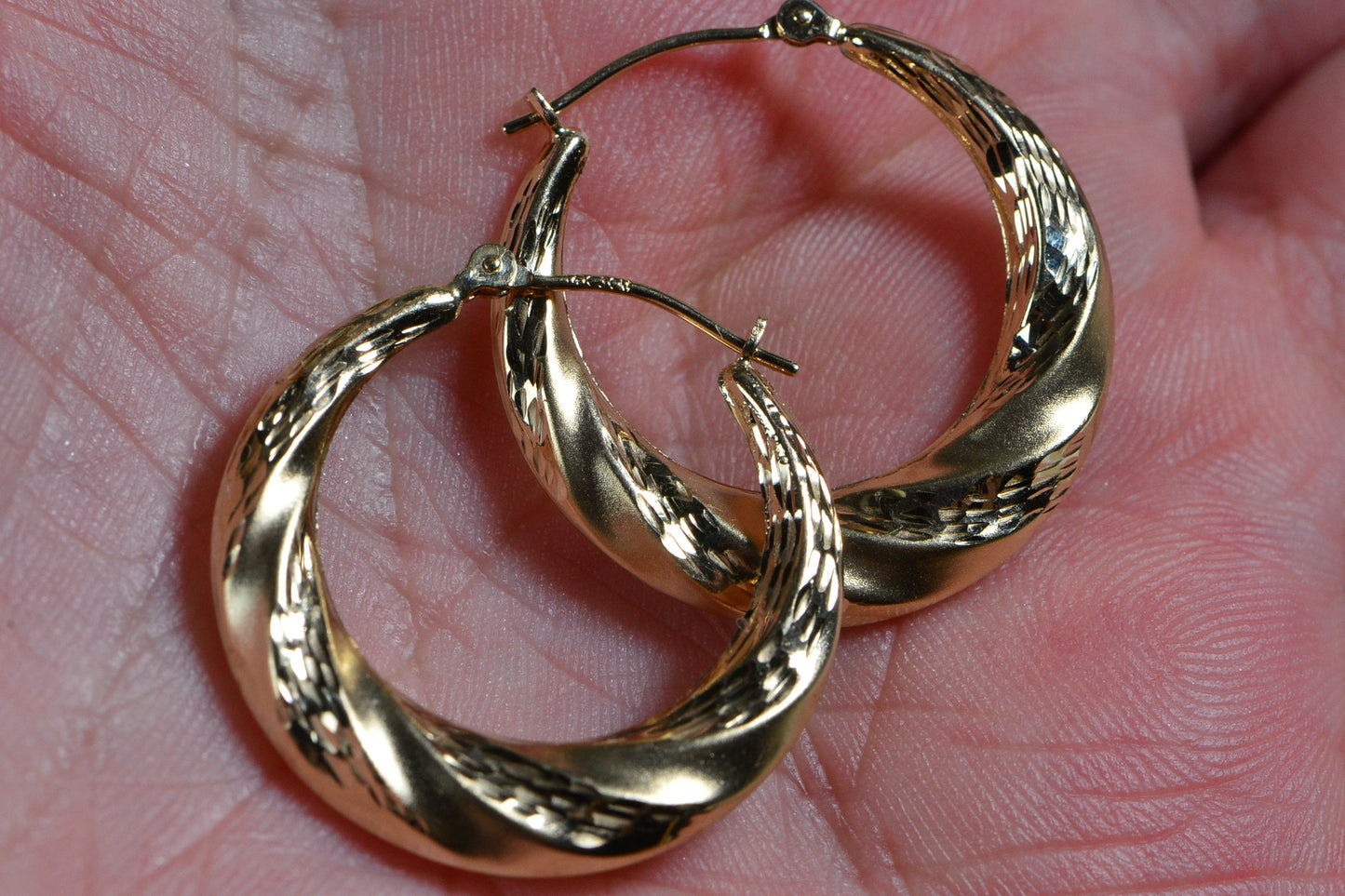14K Yellow Gold Hoop Earrings: Diamond Cut Twisted Hoops, 25mm