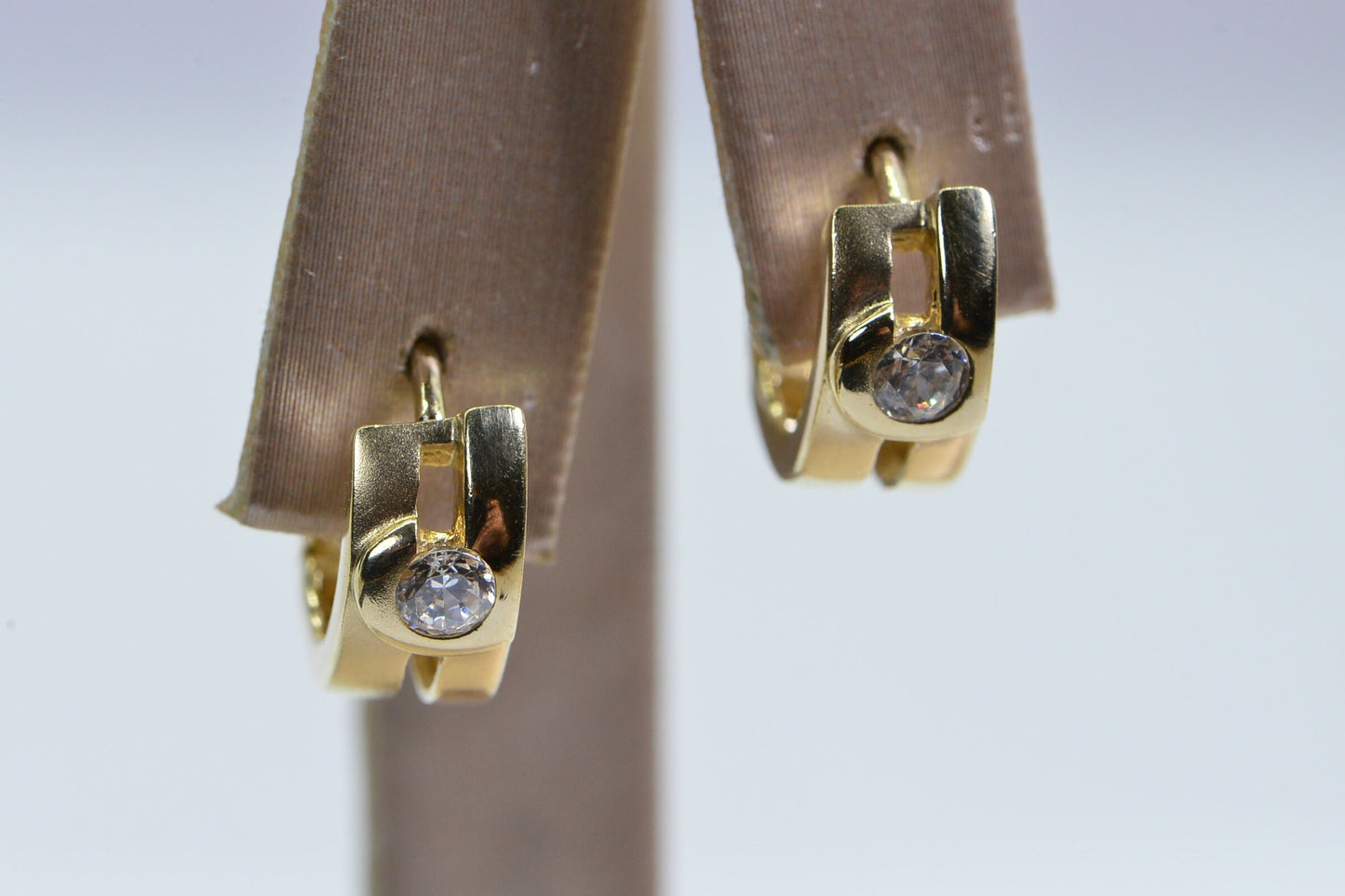 14K Yellow Gold Hoop Earrings: Vintage Unisex Simulated Diamond