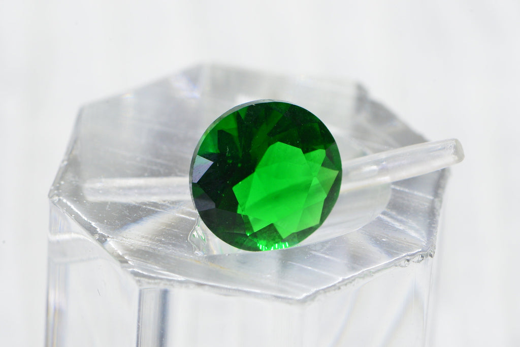 Synthetic Emerald Gemstone: 10mm Round Faceted May Birthstone