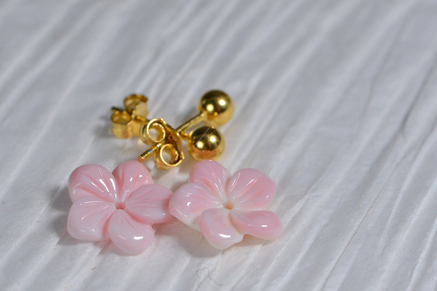 14K Gold Pink Conch Shell Carved Rose Flower Stud Earrings
