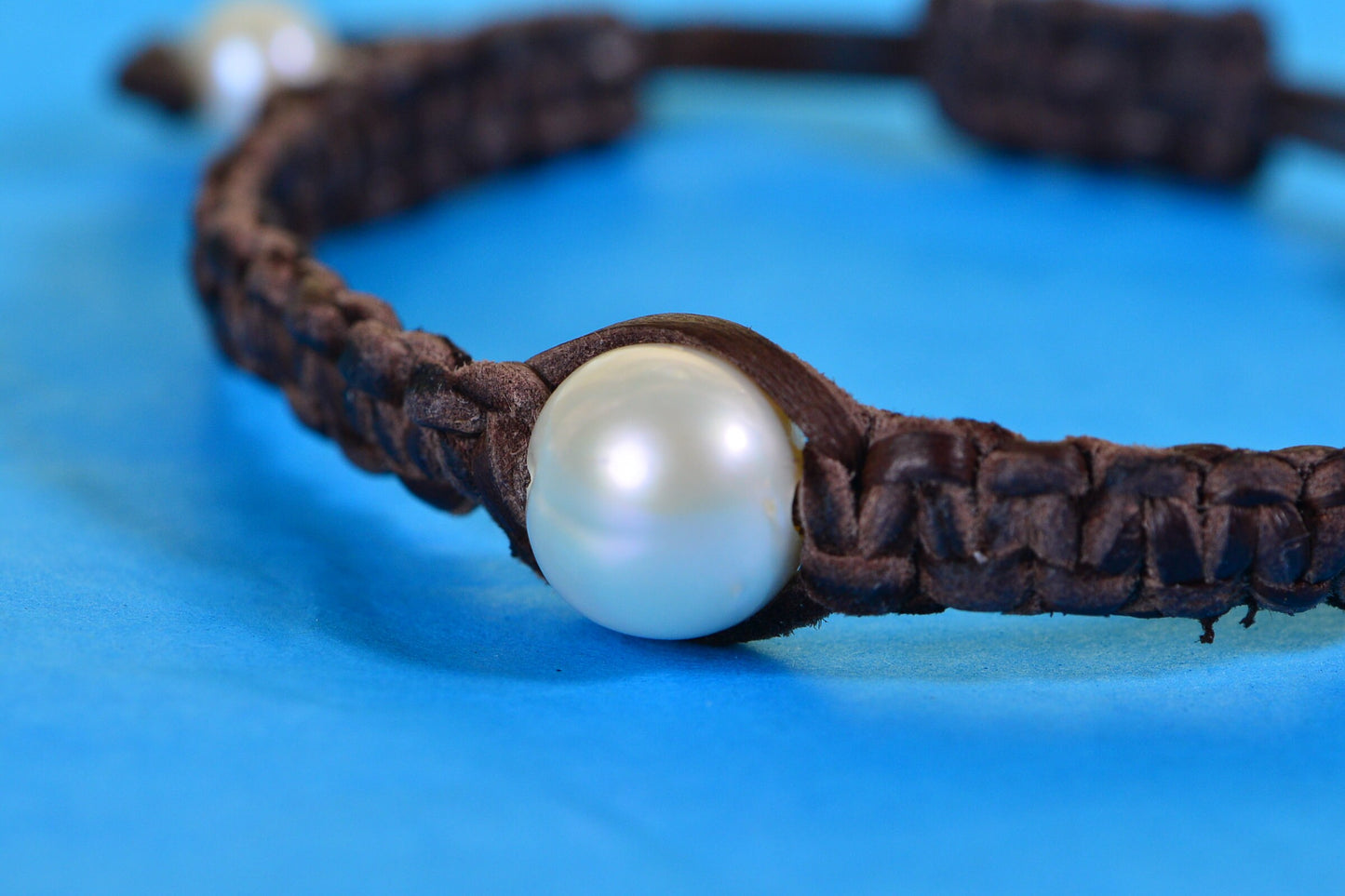 Freshwater Pearl Leather Cord Bracelet: Adjustable Shamballa Style