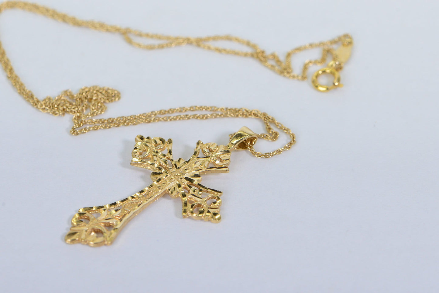 14K Gold Diamond Cut Lace Cross Pendant Necklace - Vintage Style