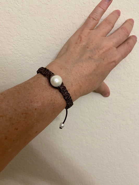 Freshwater Pearl Leather Cord Bracelet: Adjustable Shamballa Style