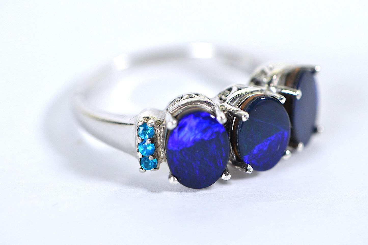 Australian Opal Sterling Silver Ring: Deep Blue Oval Trilogy, Apatite Accents