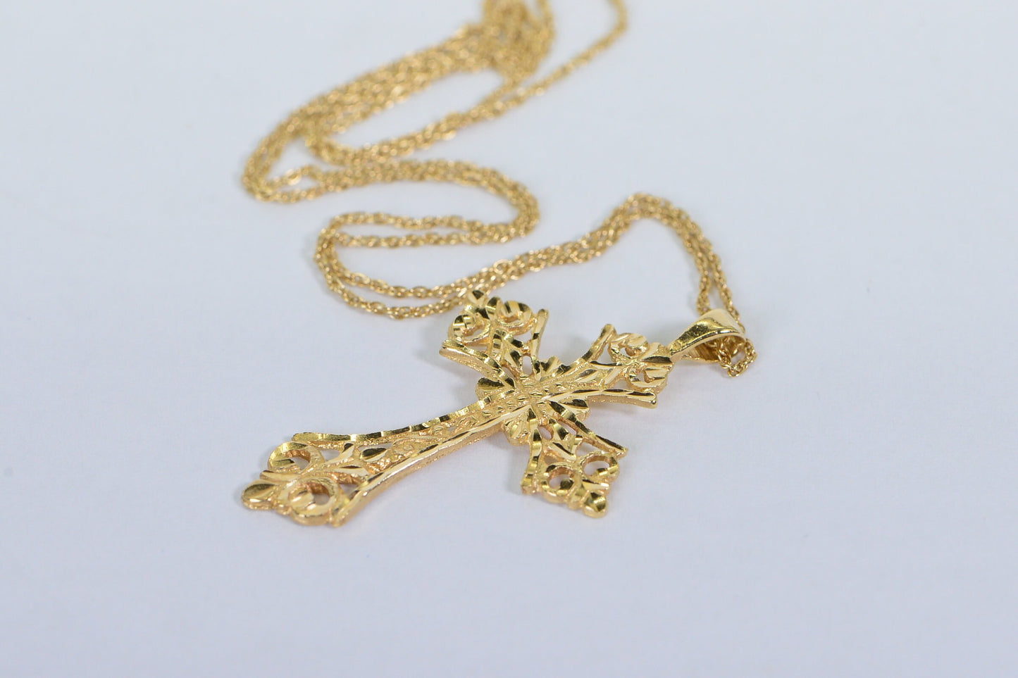 14K Gold Diamond Cut Lace Cross Pendant Necklace - Vintage Style
