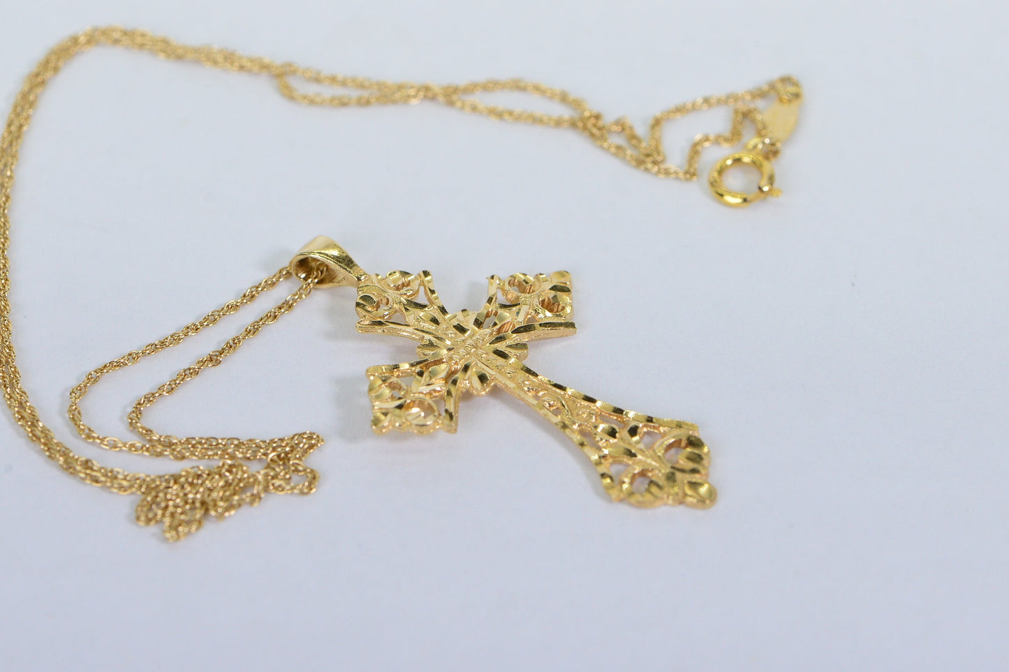 14K Gold Diamond Cut Lace Cross Pendant Necklace - Vintage Style