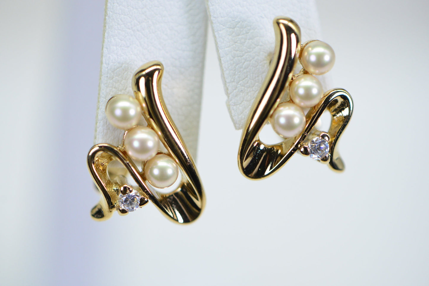 Vintage 18K Gold Vermeil Pearl Earrings: Zig-Zag Omega Clip