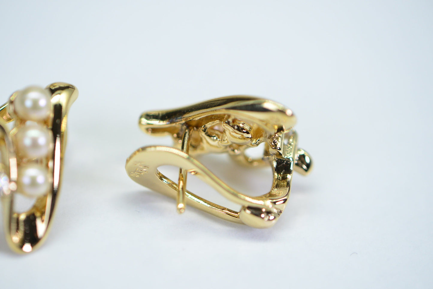 Vintage 18K Gold Vermeil Pearl Earrings: Zig-Zag Omega Clip