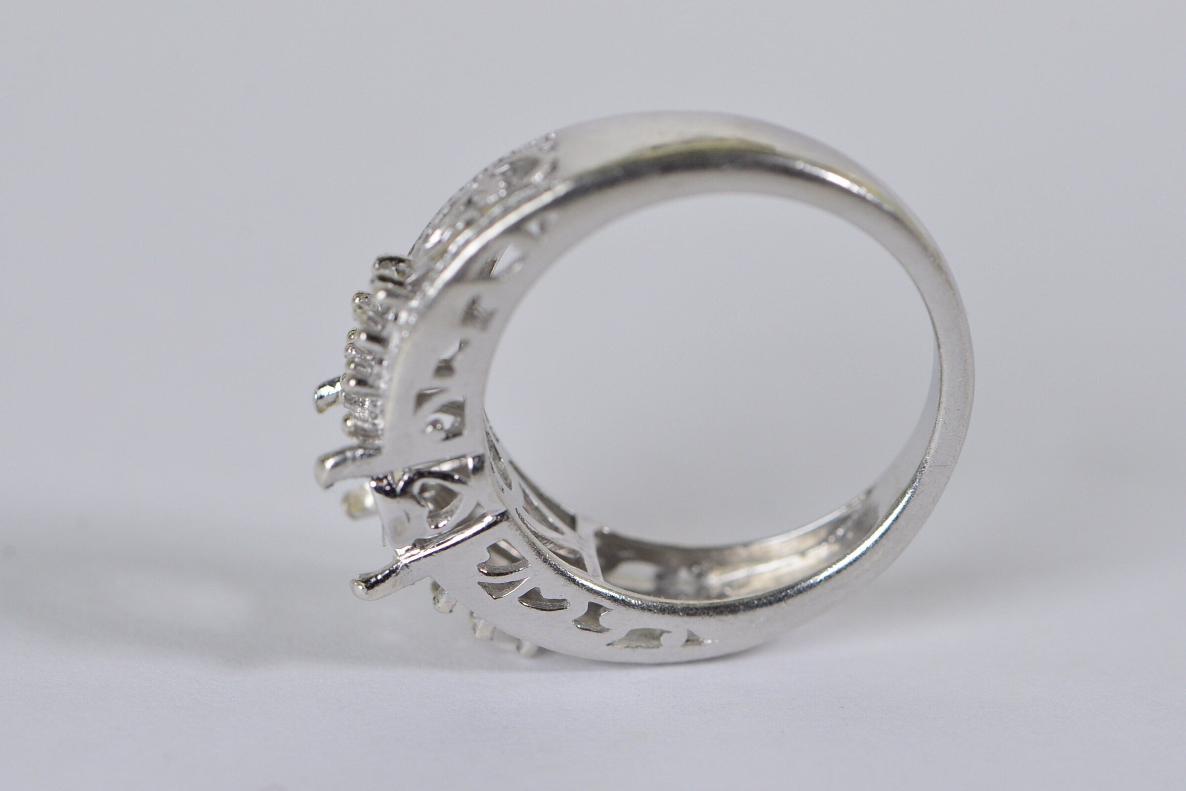 Silver 4-Prong Ring Blank: Oval Multi-Stone Setting, US Size 7