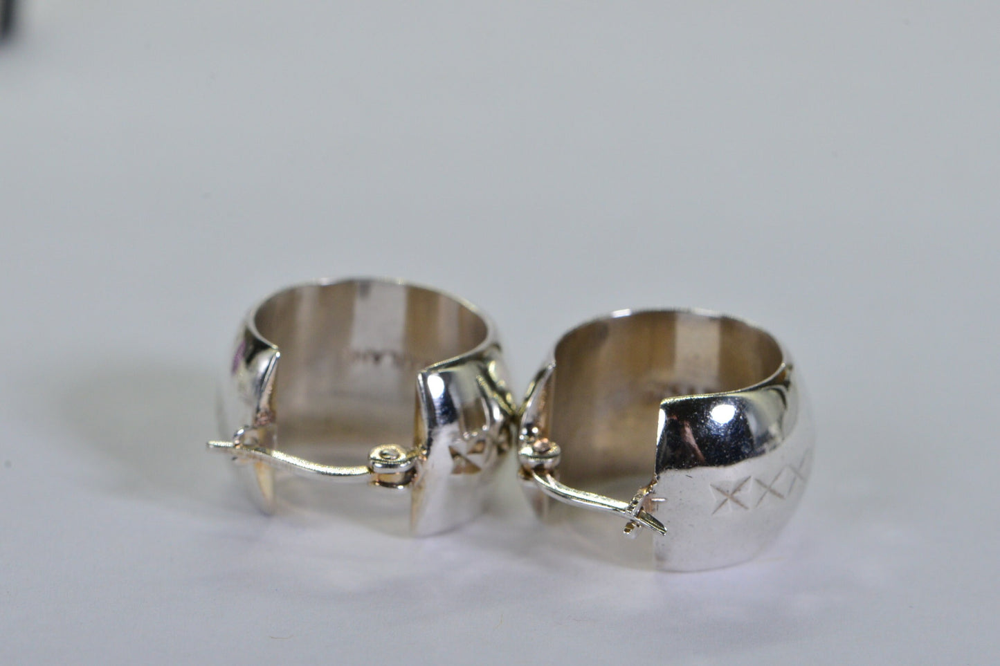Vintage Sterling Silver Hoop Earrings: Engraved Diamond Design, 15mm