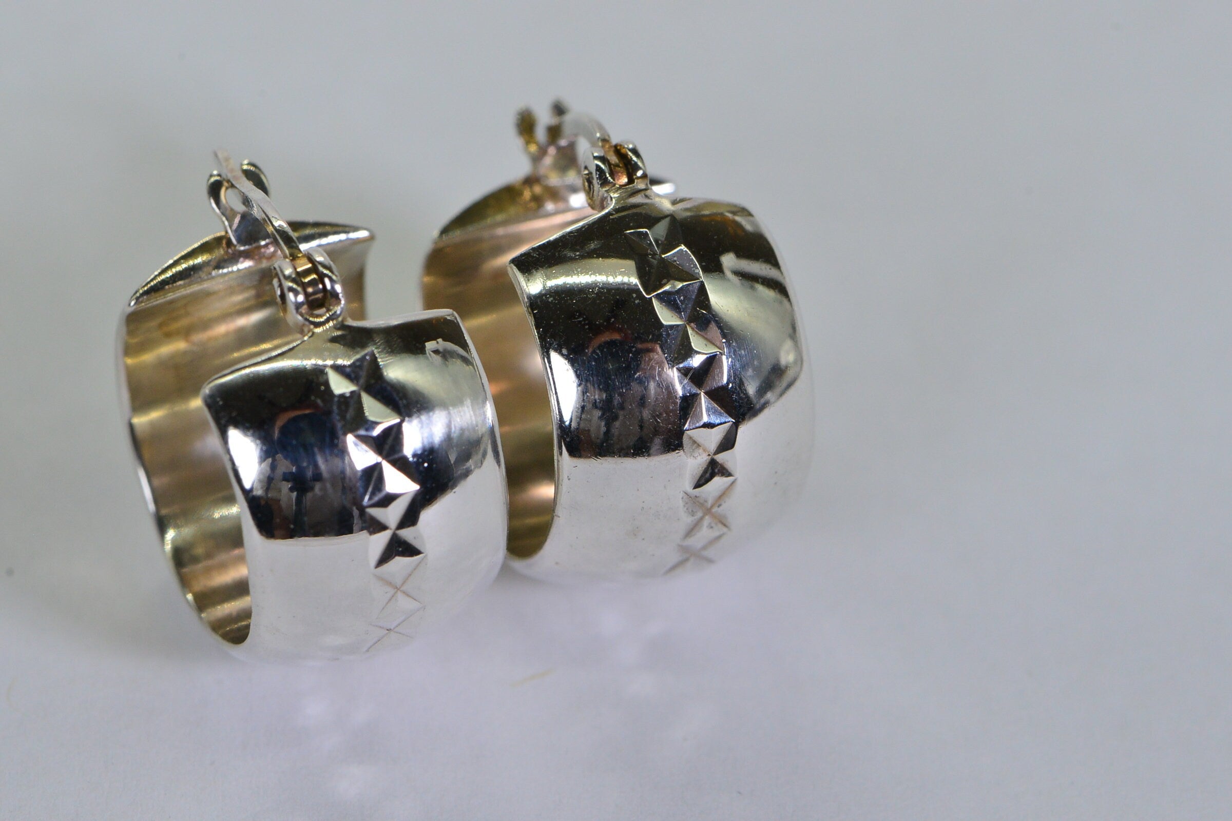 Vintage Sterling Silver Hoop Earrings: Engraved Diamond Design, 15mm