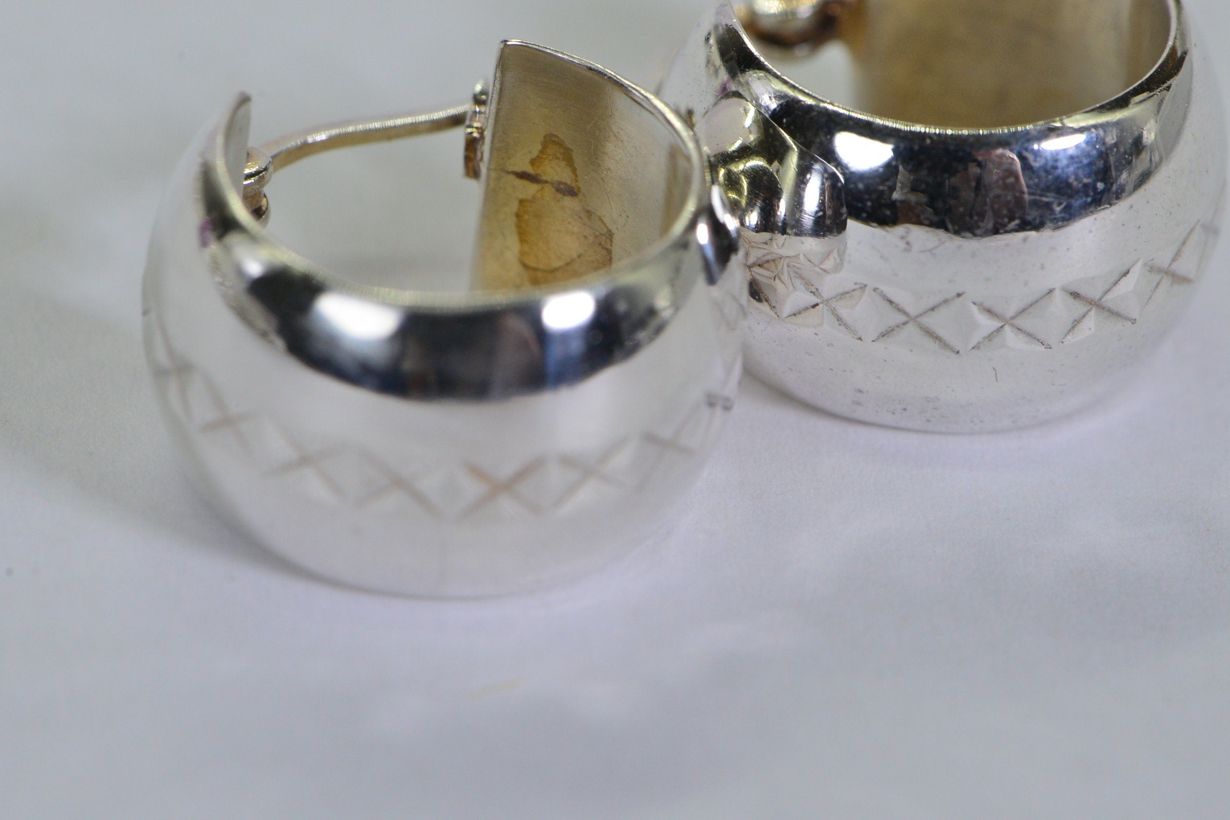 Vintage Sterling Silver Hoop Earrings: Engraved Diamond Design, 15mm