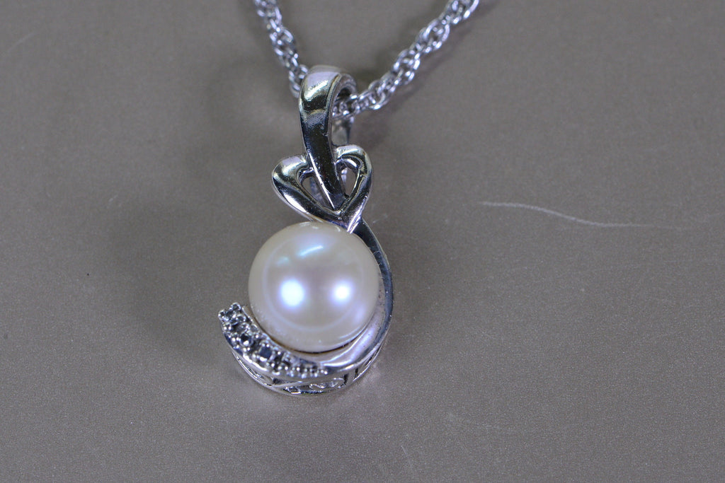 Freshwater Pearl Pendant Necklace: 14K White Gold Vermeil, Simulated Diamond Accent
