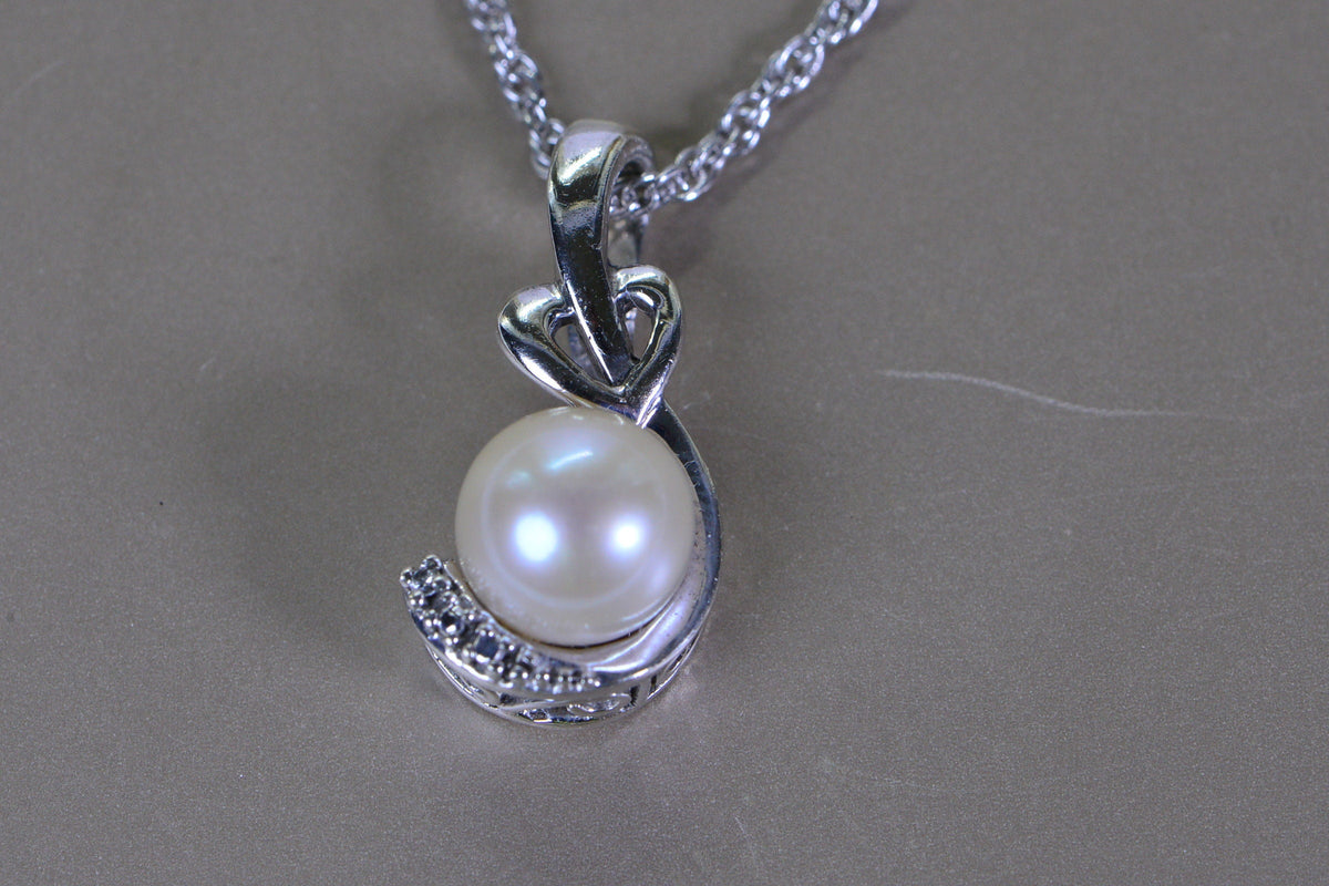 Freshwater Pearl Pendant Necklace: 14K White Gold Vermeil, Simulated Diamond Accent