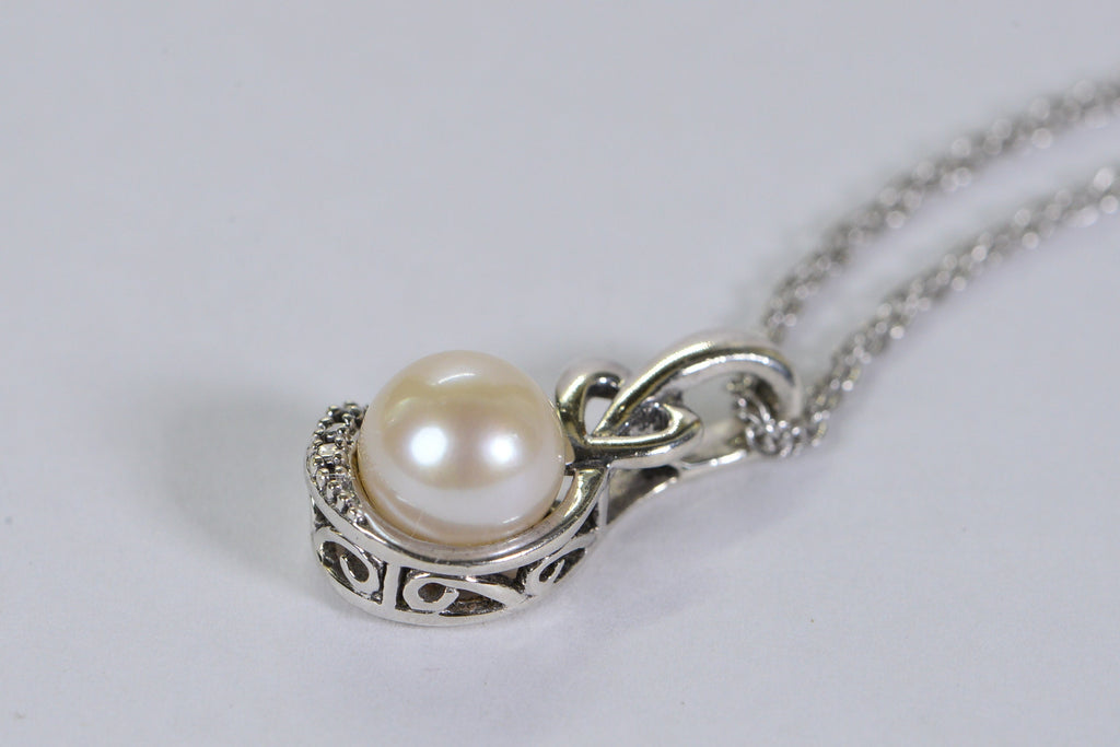 Freshwater Pearl Pendant Necklace: 14K White Gold Vermeil, Simulated Diamond Accent
