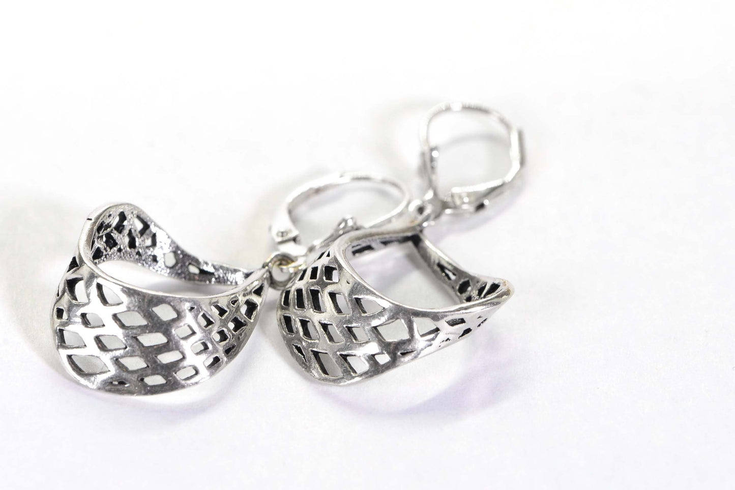 Solitary Sterling silver basket Dangle Earrings