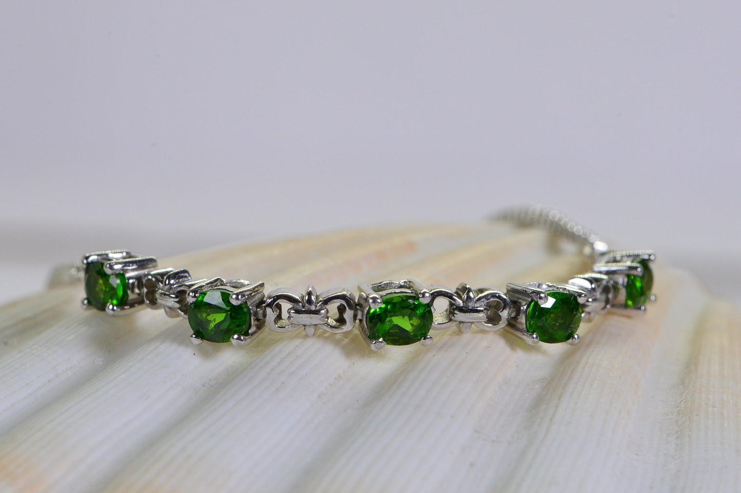 Natural Chrome Diopside Bolo Bracelet: Oval Sterling Silver Gemstone Design