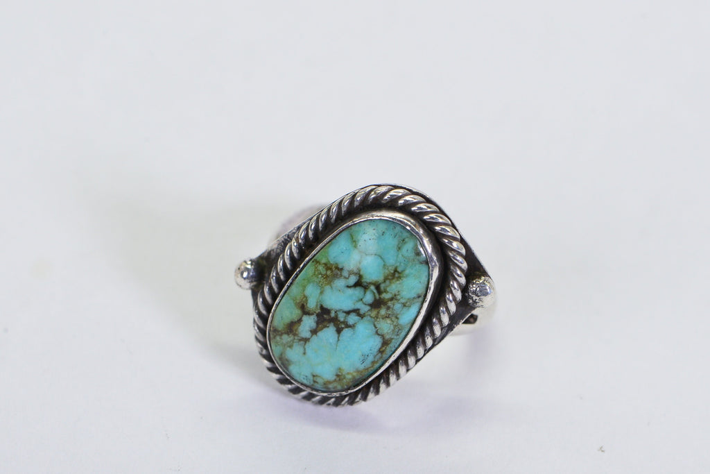 Vintage Kingman Turquoise Ring: Sterling Silver Oval Gemstone, Size 6.25