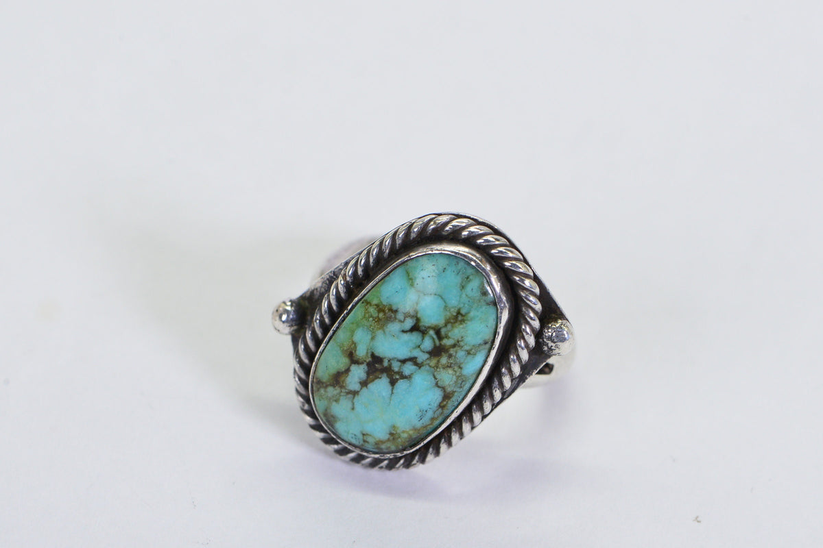 Vintage Kingman Turquoise Ring: Sterling Silver Oval Gemstone, Size 6.25