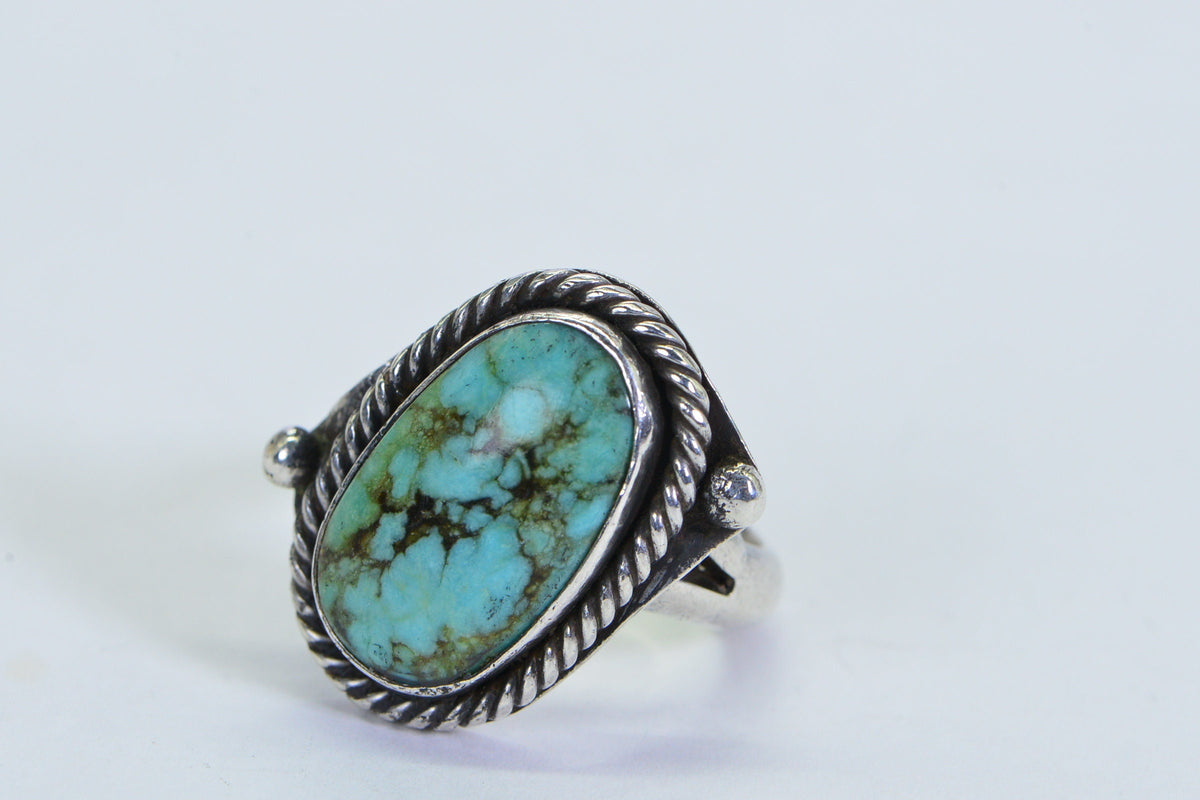 Vintage Kingman Turquoise Ring: Sterling Silver Oval Gemstone, Size 6.25