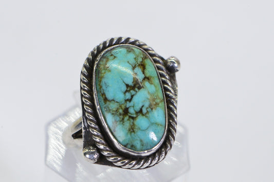 Vintage Kingman Turquoise Ring: Sterling Silver Oval Gemstone, Size 6.25