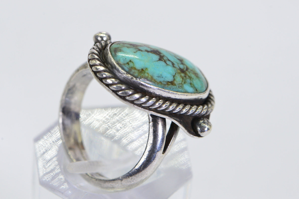 Vintage Kingman Turquoise Ring: Sterling Silver Oval Gemstone, Size 6.25