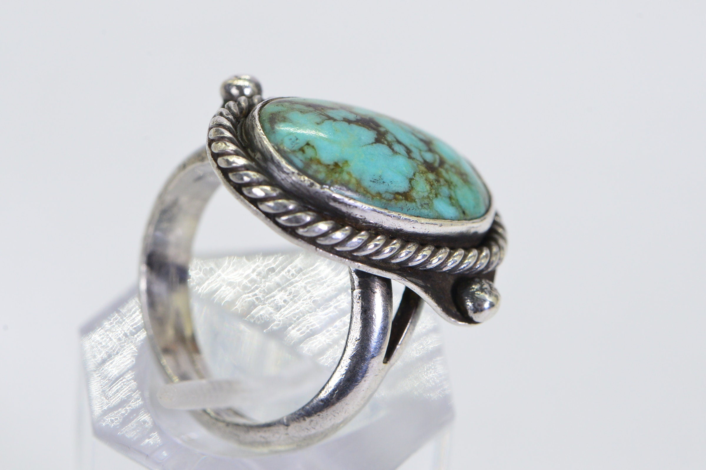 Vintage Kingman Turquoise Ring: Sterling Silver Oval Gemstone, Size 6.25