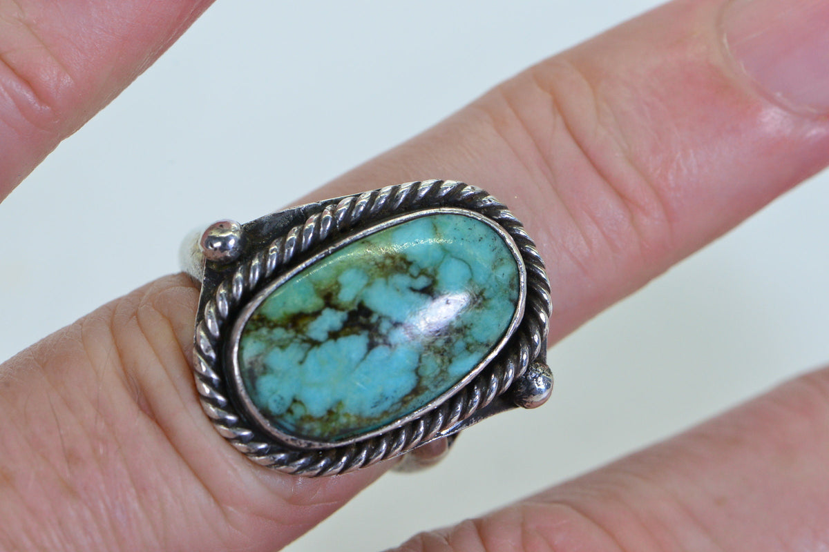Vintage Kingman Turquoise Ring: Sterling Silver Oval Gemstone, Size 6.25