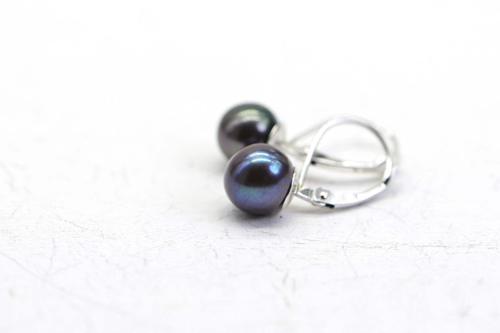 Vintage 70s Black Pearl Earrings: 14K Yellow Gold Leverbacks