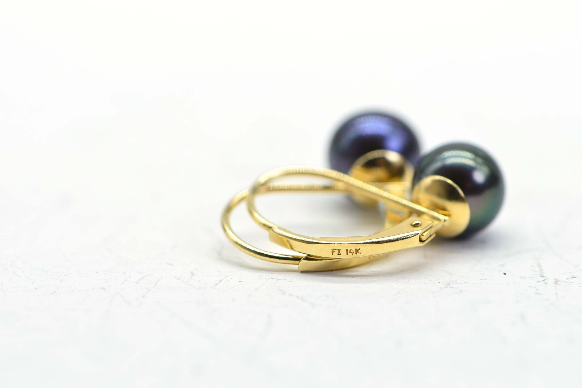 Vintage 70s Black Pearl Earrings: 14K Yellow Gold Leverbacks
