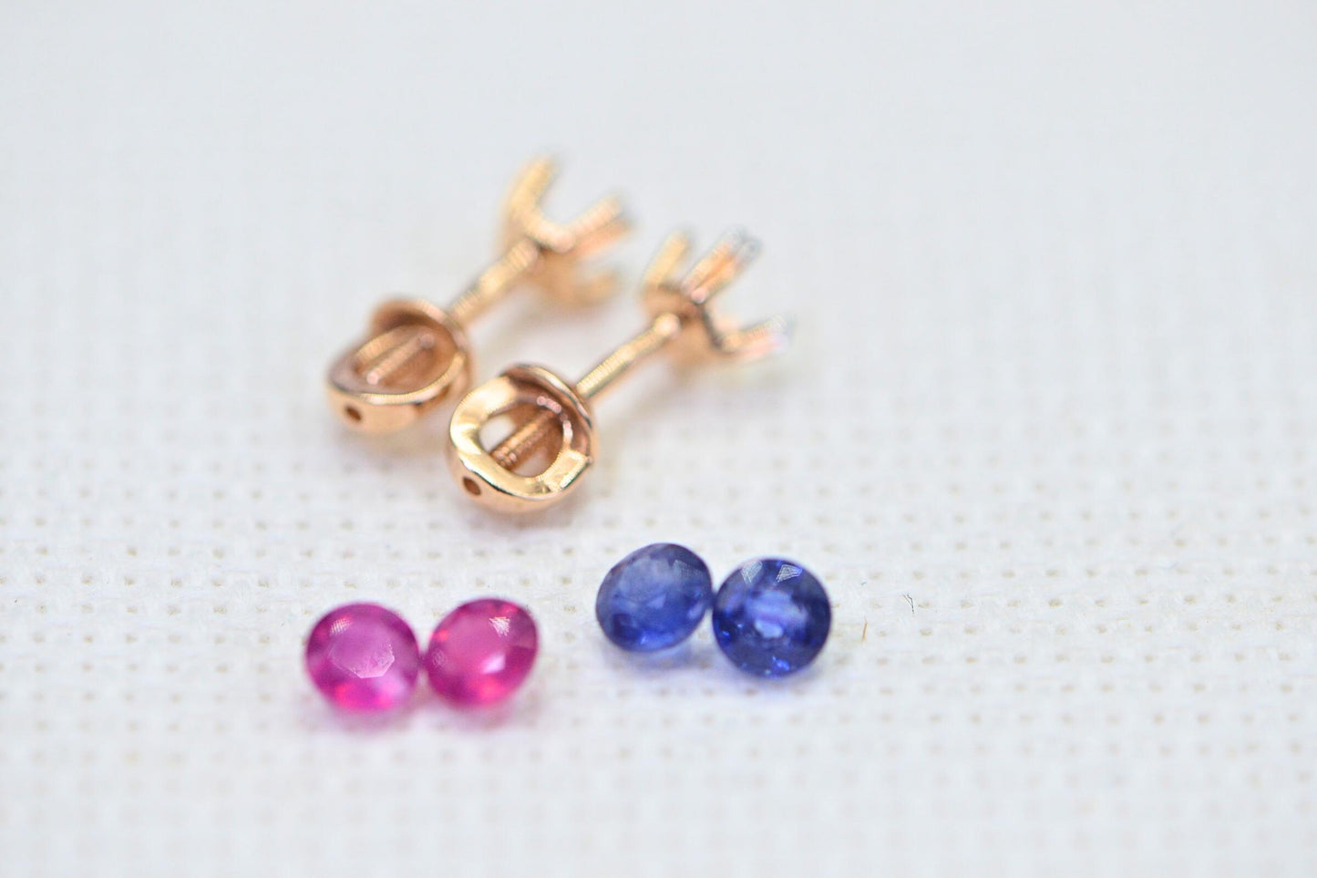Natural Sapphire Royal Blue 585K Solid Gold Stud Screw Back  Earrings Gemstone