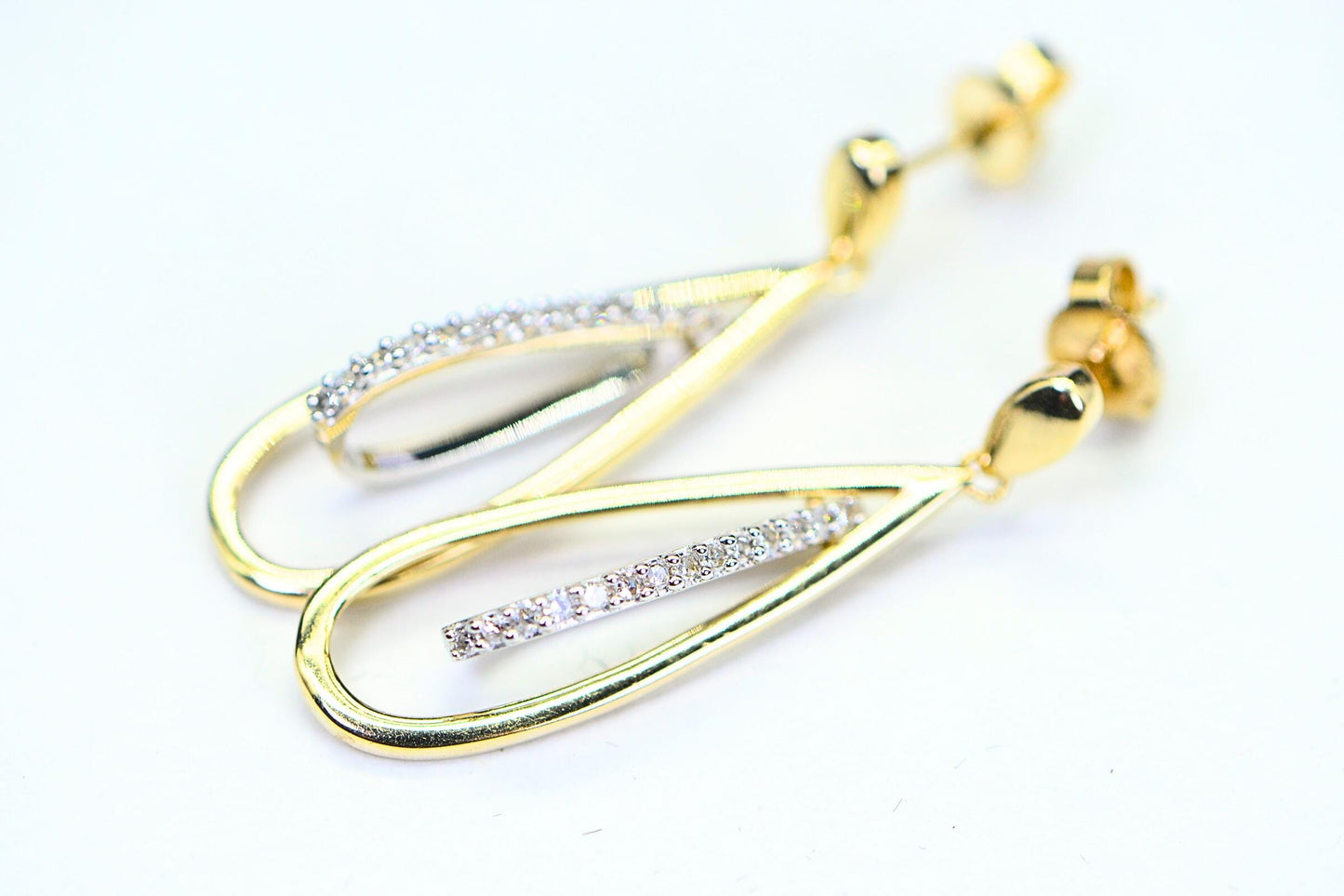 Vintage 14K Gold Diamond Teardrop Dangle Earrings: Heart Design