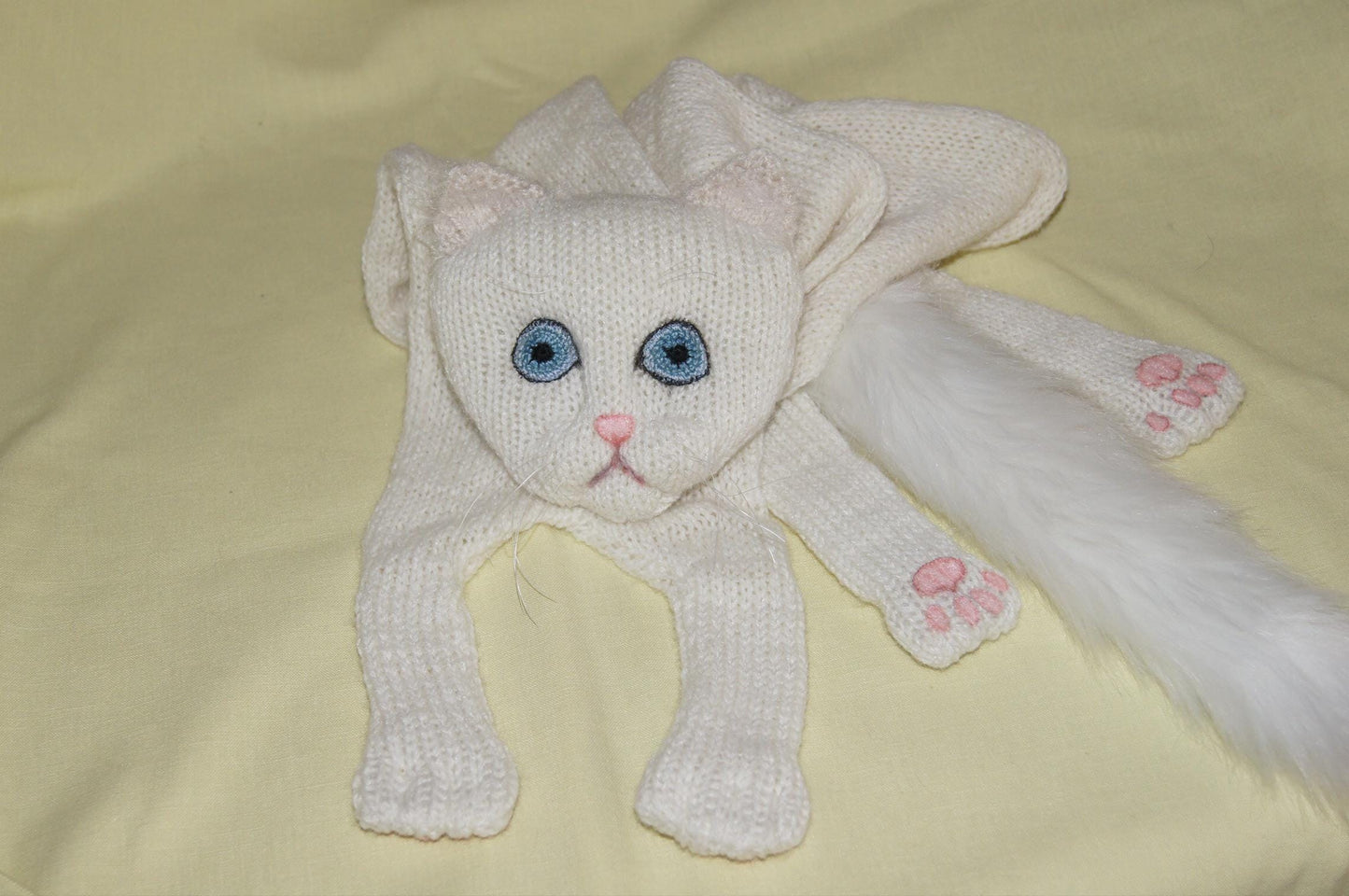 Hand-Knitted White Cat Scarf: Soft Acrylic Animal Scarf