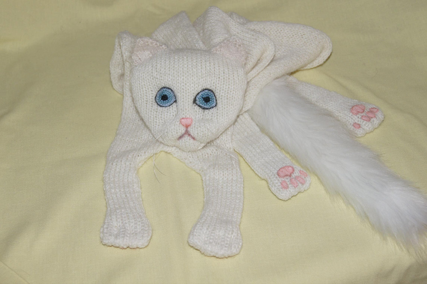 Hand-Knitted White Cat Scarf: Soft Acrylic Animal Scarf
