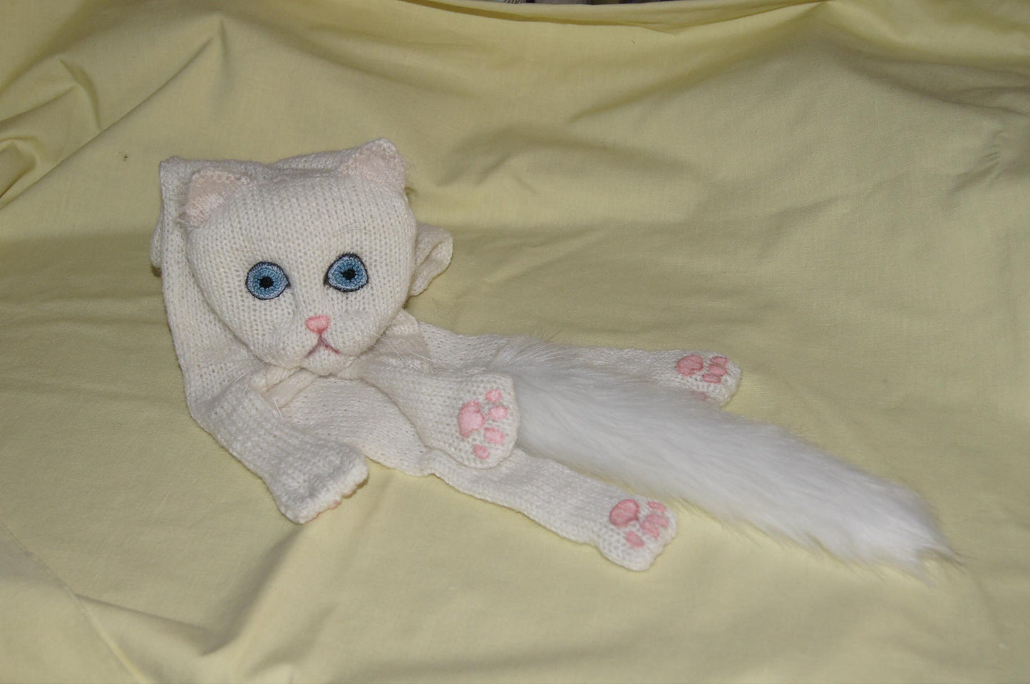 Hand-Knitted White Cat Scarf: Soft Acrylic Animal Scarf