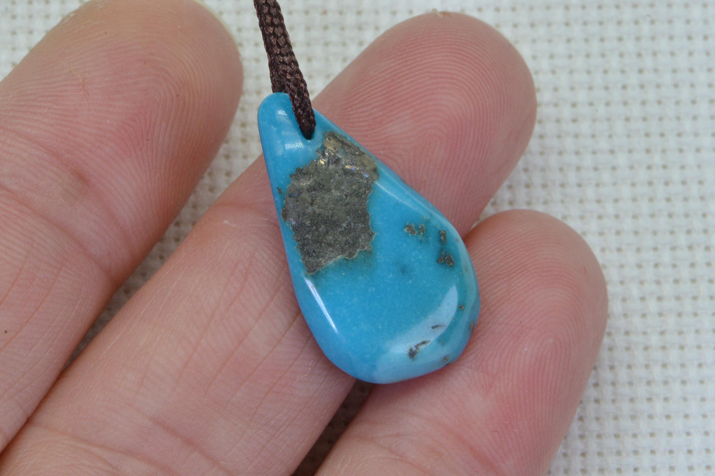 Kingman Turquoise Slab: Arizona Blue Teardrop Bead (25X13.9mm)