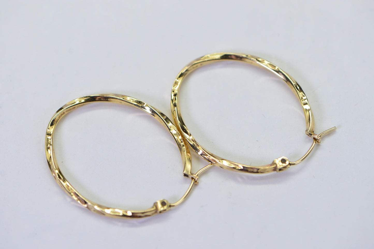 Vintage 14K Yellow Gold Hoop Earrings, Laser-Cut Texture, 1.25 Inch