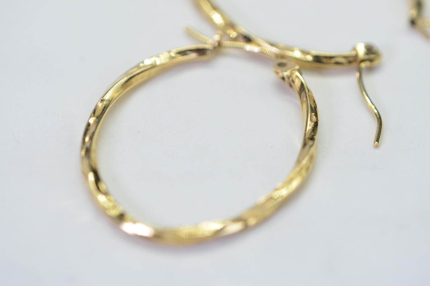 Vintage 14K Yellow Gold Hoop Earrings, Laser-Cut Texture, 1.25 Inch